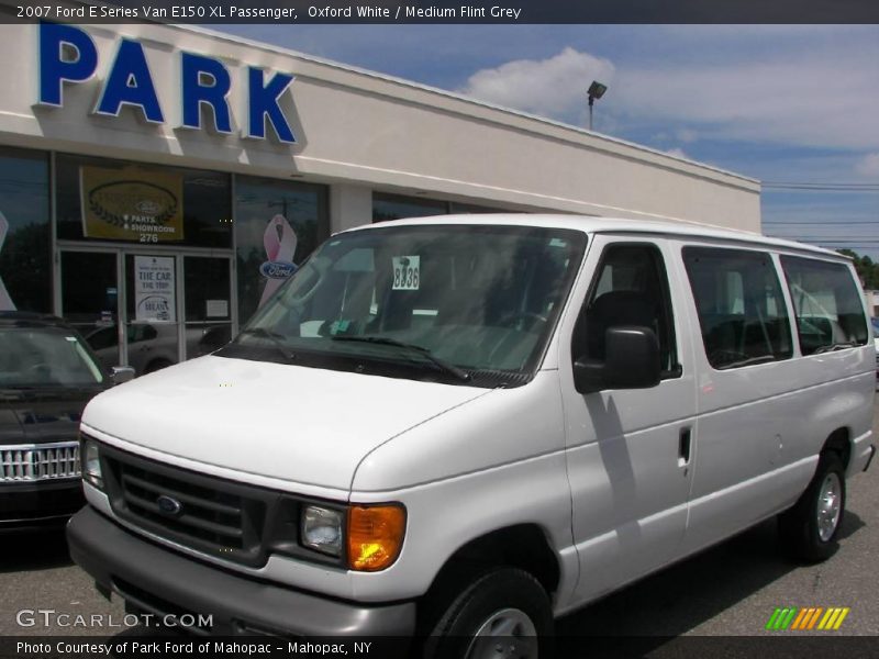 Oxford White / Medium Flint Grey 2007 Ford E Series Van E150 XL Passenger