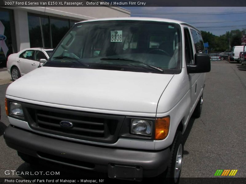 Oxford White / Medium Flint Grey 2007 Ford E Series Van E150 XL Passenger