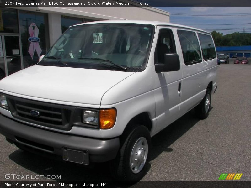 Oxford White / Medium Flint Grey 2007 Ford E Series Van E150 XL Passenger