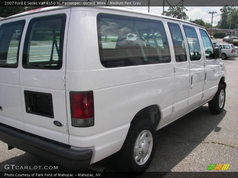 Oxford White / Medium Flint Grey 2007 Ford E Series Van E150 XL Passenger