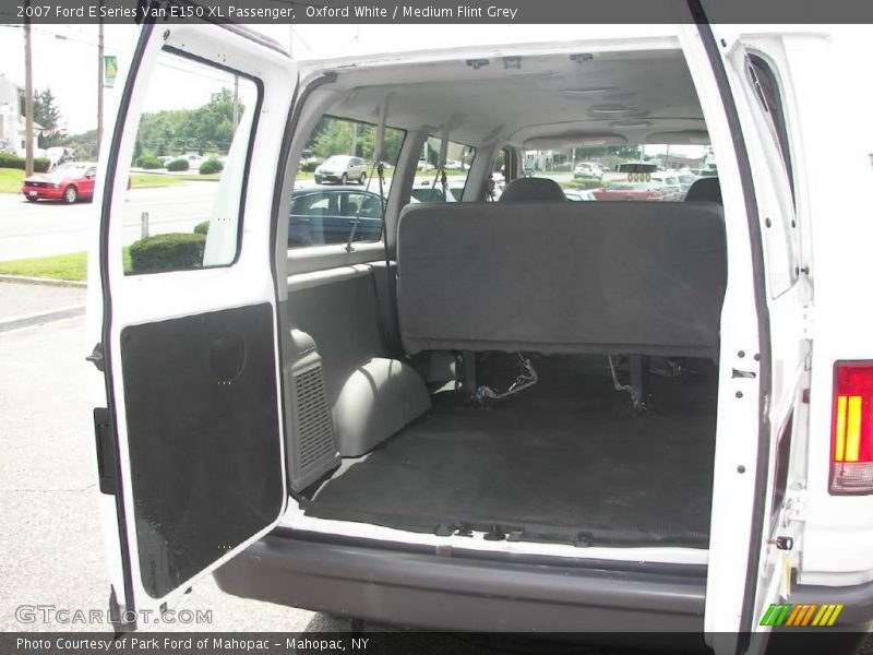 Oxford White / Medium Flint Grey 2007 Ford E Series Van E150 XL Passenger
