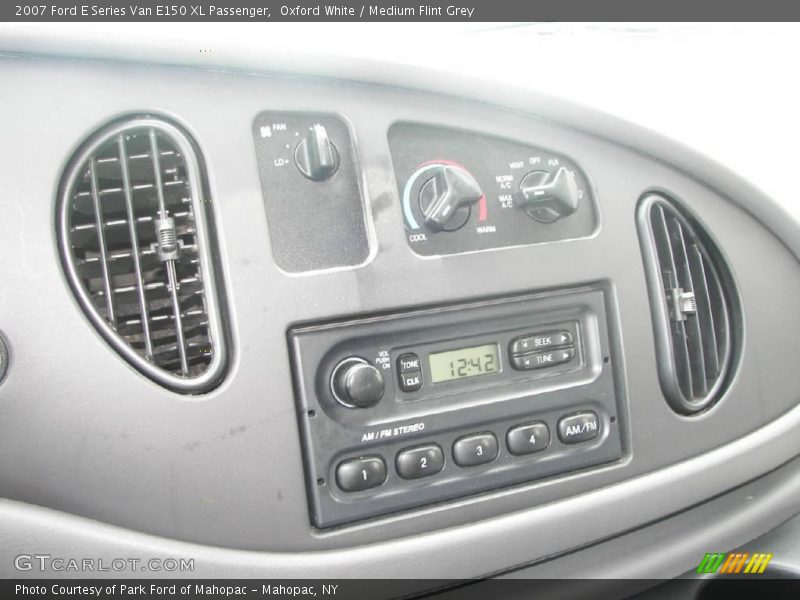 Oxford White / Medium Flint Grey 2007 Ford E Series Van E150 XL Passenger