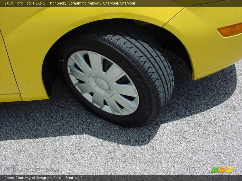 Screaming Yellow / Charcoal/Charcoal 2006 Ford Focus ZX5 S Hatchback