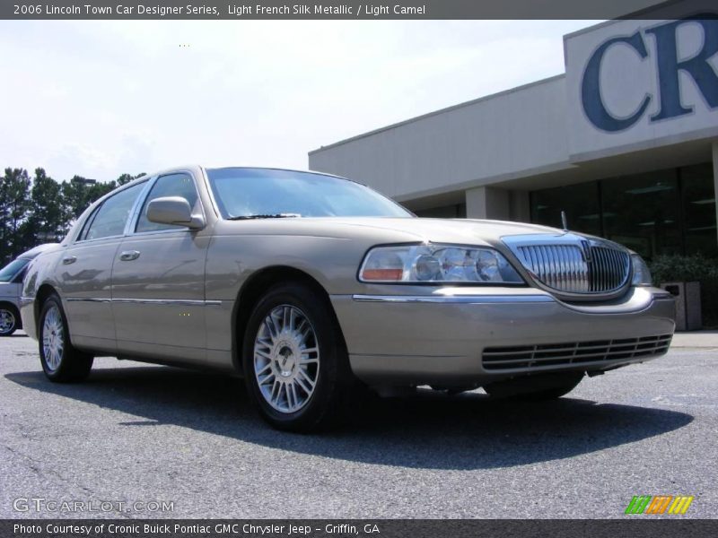 Light French Silk Metallic / Light Camel 2006 Lincoln Town Car Designer Series