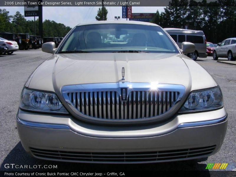 Light French Silk Metallic / Light Camel 2006 Lincoln Town Car Designer Series
