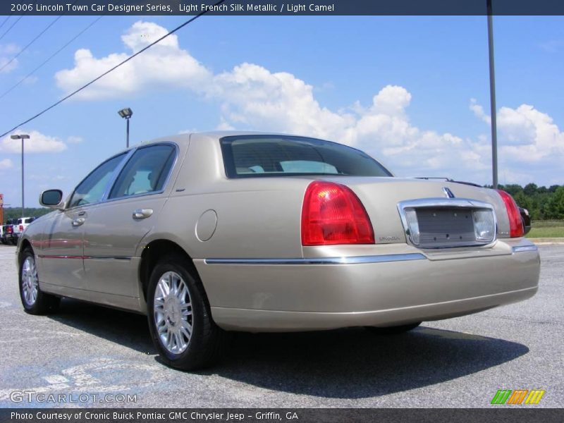 Light French Silk Metallic / Light Camel 2006 Lincoln Town Car Designer Series