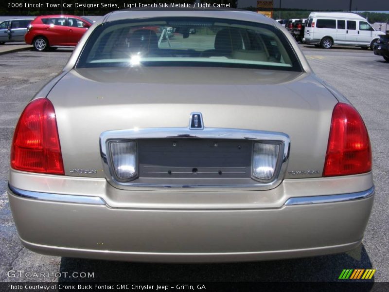 Light French Silk Metallic / Light Camel 2006 Lincoln Town Car Designer Series