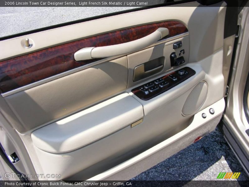 Light French Silk Metallic / Light Camel 2006 Lincoln Town Car Designer Series