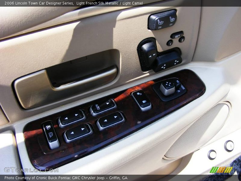Light French Silk Metallic / Light Camel 2006 Lincoln Town Car Designer Series