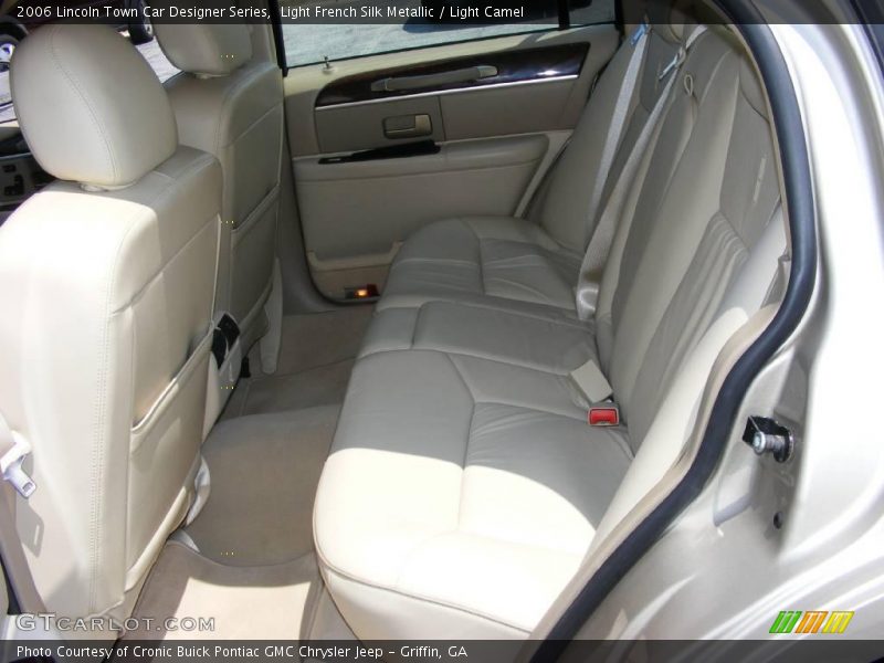 Light French Silk Metallic / Light Camel 2006 Lincoln Town Car Designer Series