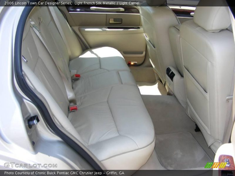Light French Silk Metallic / Light Camel 2006 Lincoln Town Car Designer Series