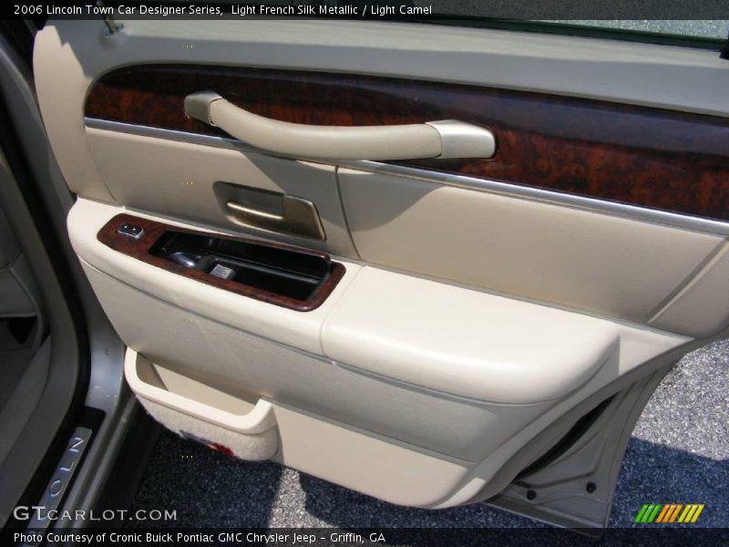 Light French Silk Metallic / Light Camel 2006 Lincoln Town Car Designer Series