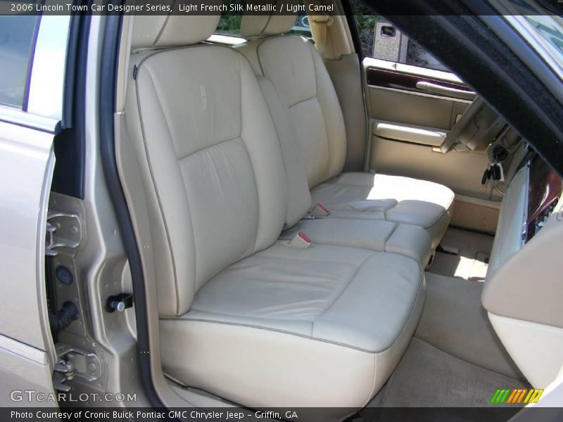 Light French Silk Metallic / Light Camel 2006 Lincoln Town Car Designer Series