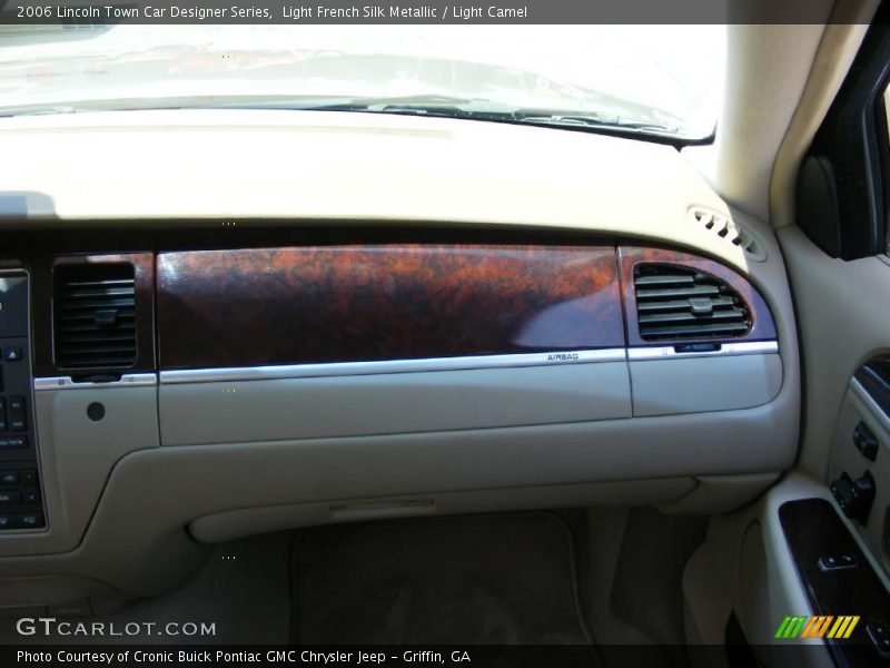 Light French Silk Metallic / Light Camel 2006 Lincoln Town Car Designer Series