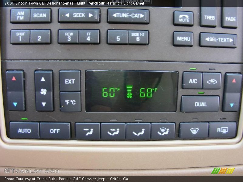 Light French Silk Metallic / Light Camel 2006 Lincoln Town Car Designer Series