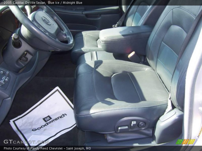 Blue Ice / Midnight Blue 2005 Cadillac DeVille Sedan