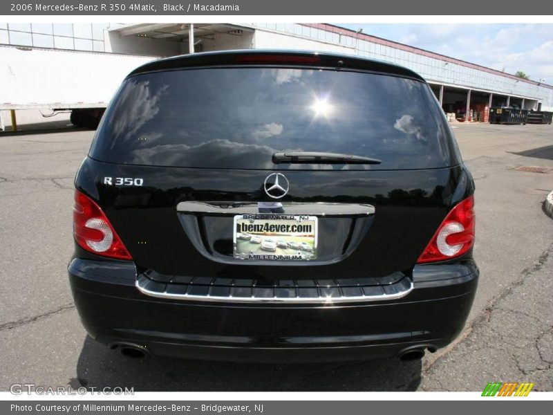 Black / Macadamia 2006 Mercedes-Benz R 350 4Matic