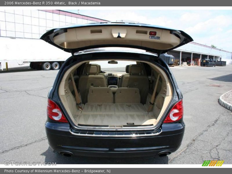 Black / Macadamia 2006 Mercedes-Benz R 350 4Matic
