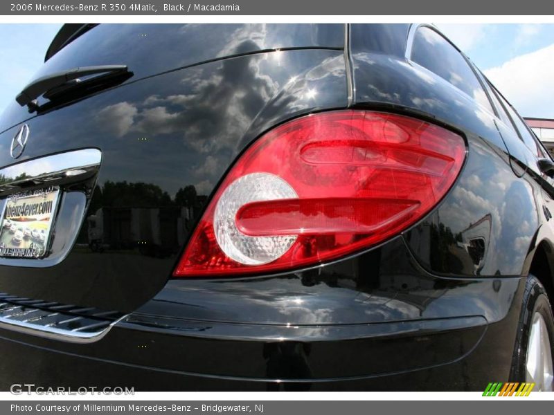 Black / Macadamia 2006 Mercedes-Benz R 350 4Matic