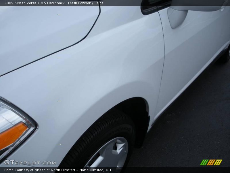 Fresh Powder / Beige 2009 Nissan Versa 1.8 S Hatchback