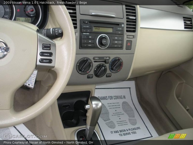 Fresh Powder / Beige 2009 Nissan Versa 1.8 S Hatchback