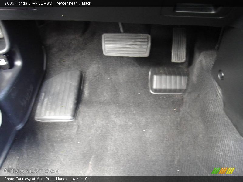 Pewter Pearl / Black 2006 Honda CR-V SE 4WD