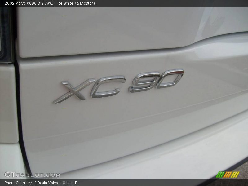 Ice White / Sandstone 2009 Volvo XC90 3.2 AWD
