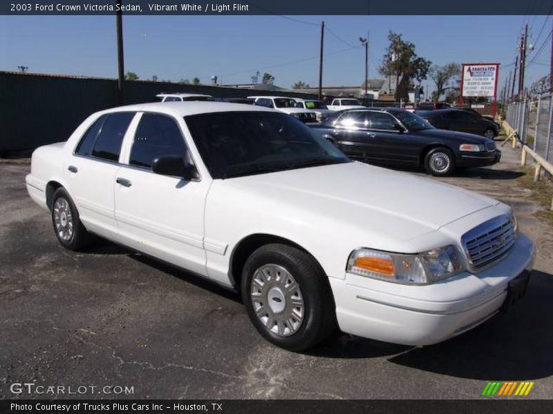 Vibrant White / Light Flint 2003 Ford Crown Victoria Sedan