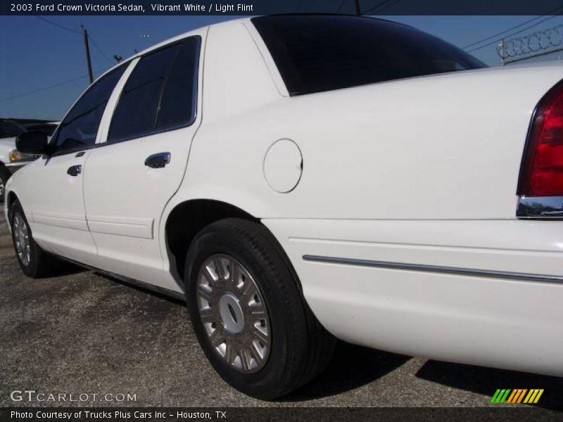 Vibrant White / Light Flint 2003 Ford Crown Victoria Sedan