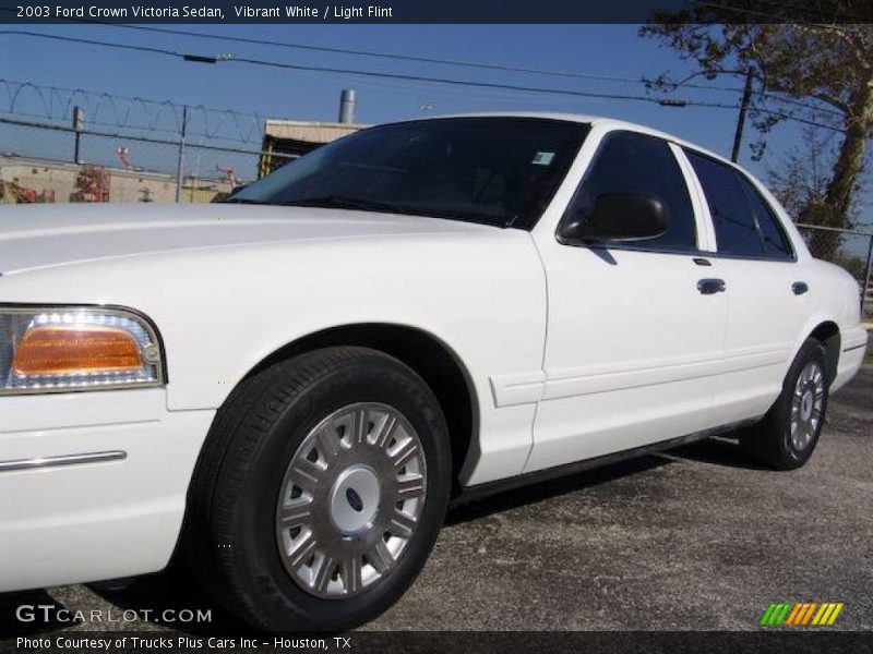 Vibrant White / Light Flint 2003 Ford Crown Victoria Sedan