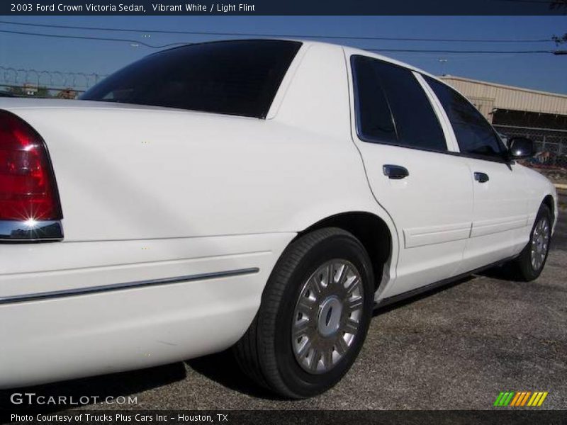 Vibrant White / Light Flint 2003 Ford Crown Victoria Sedan