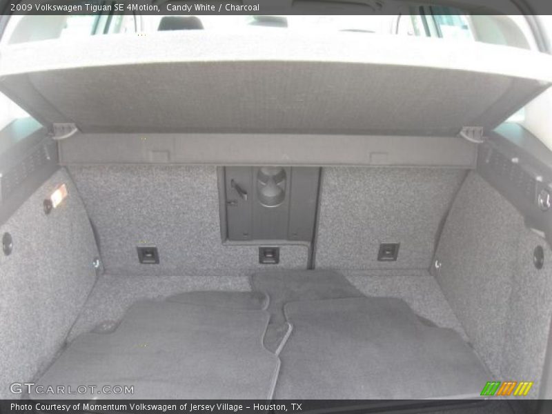 Candy White / Charcoal 2009 Volkswagen Tiguan SE 4Motion