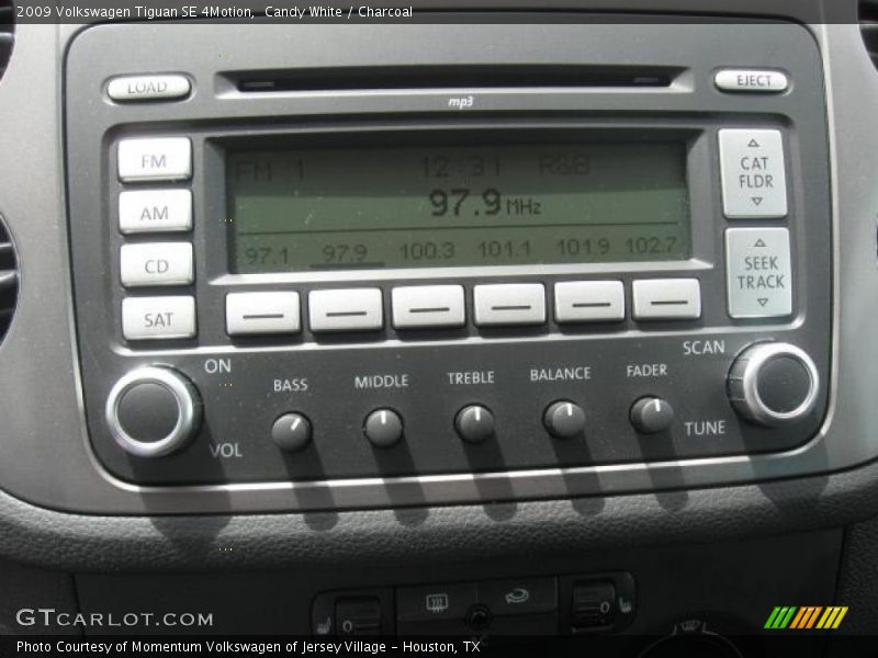 Candy White / Charcoal 2009 Volkswagen Tiguan SE 4Motion
