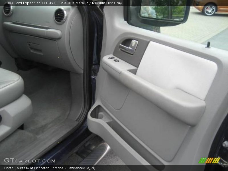 True Blue Metallic / Medium Flint Gray 2004 Ford Expedition XLT 4x4