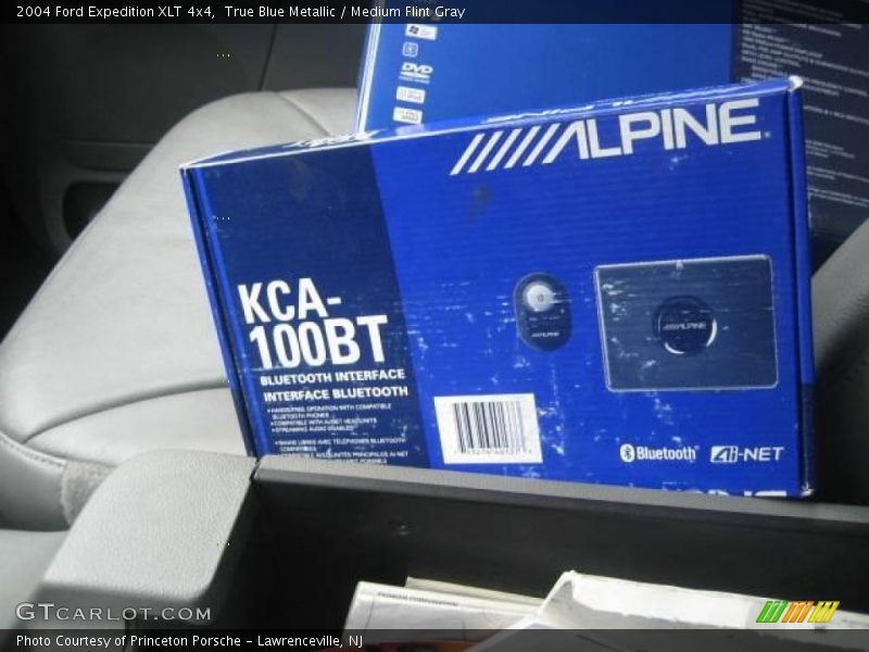 True Blue Metallic / Medium Flint Gray 2004 Ford Expedition XLT 4x4