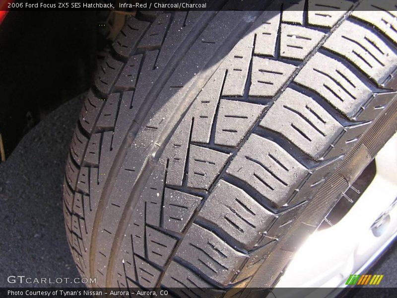 Infra-Red / Charcoal/Charcoal 2006 Ford Focus ZX5 SES Hatchback