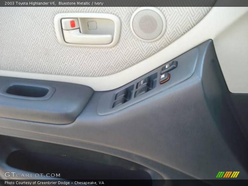 Bluestone Metallic / Ivory 2003 Toyota Highlander V6