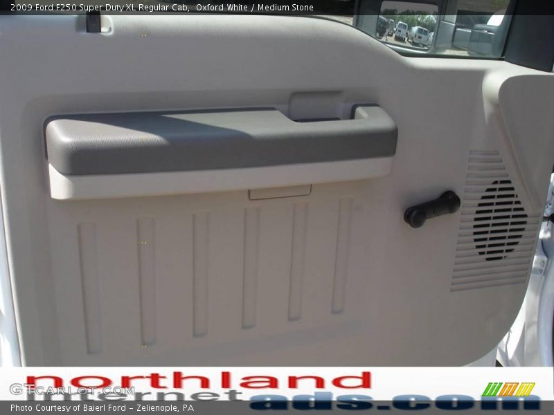 Oxford White / Medium Stone 2009 Ford F250 Super Duty XL Regular Cab