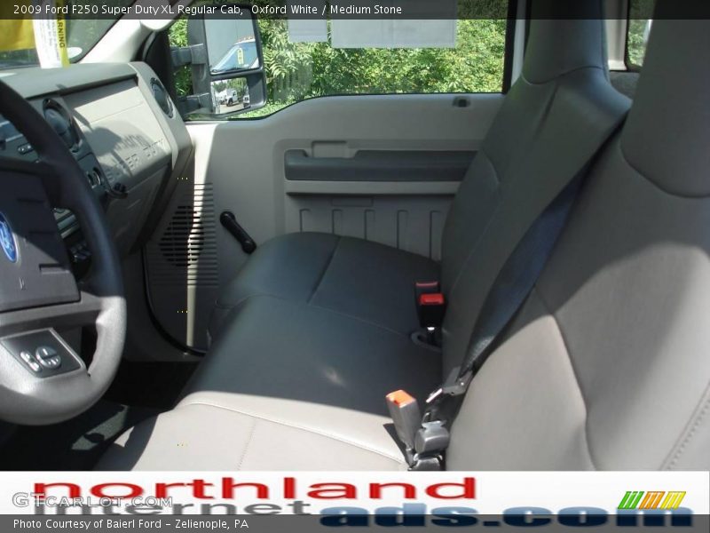 Oxford White / Medium Stone 2009 Ford F250 Super Duty XL Regular Cab