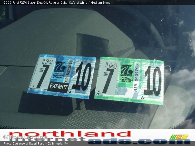 Oxford White / Medium Stone 2009 Ford F250 Super Duty XL Regular Cab
