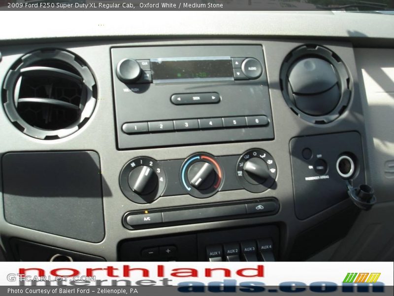 Oxford White / Medium Stone 2009 Ford F250 Super Duty XL Regular Cab