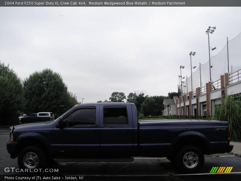 Medium Wedgewood Blue Metallic / Medium Parchment 2004 Ford F250 Super Duty XL Crew Cab 4x4