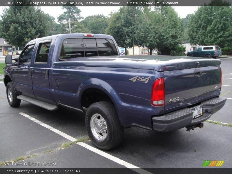 Medium Wedgewood Blue Metallic / Medium Parchment 2004 Ford F250 Super Duty XL Crew Cab 4x4