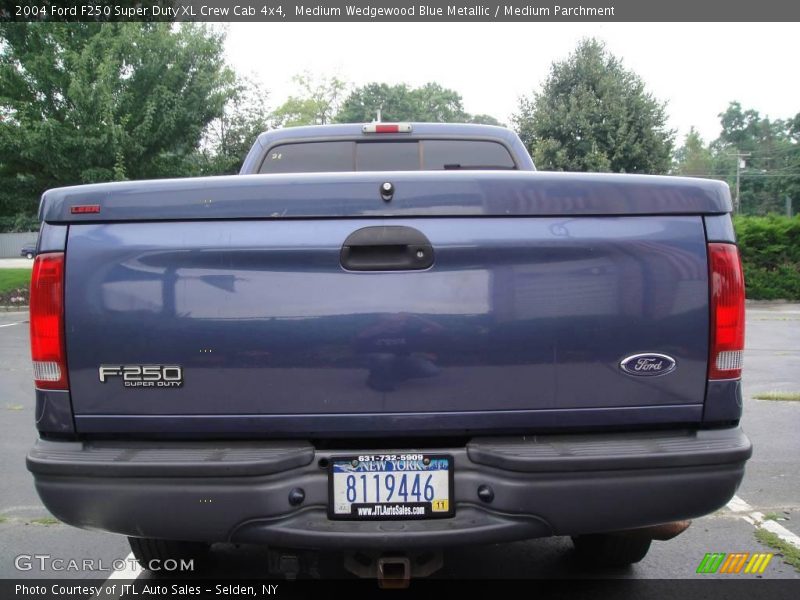 Medium Wedgewood Blue Metallic / Medium Parchment 2004 Ford F250 Super Duty XL Crew Cab 4x4