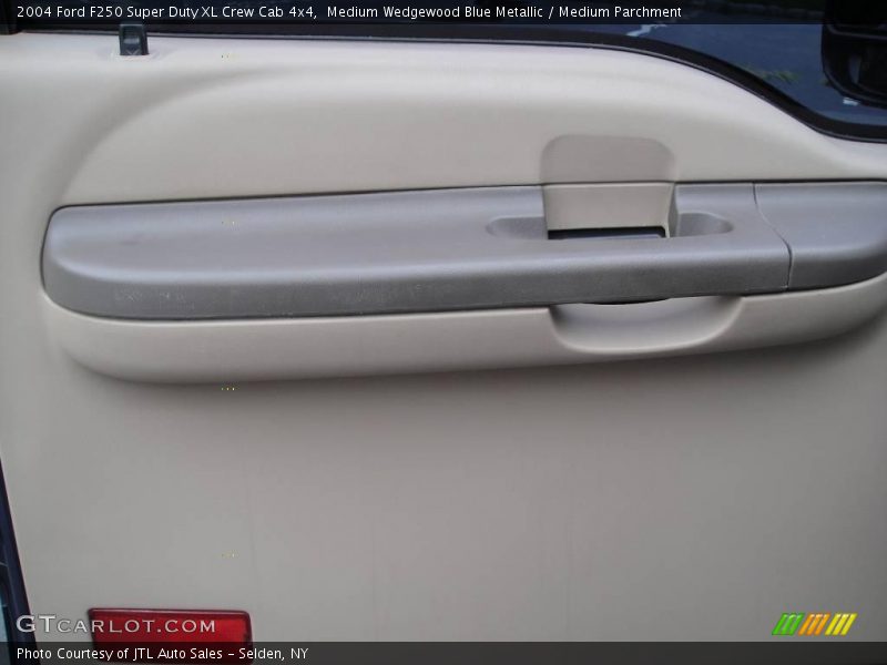 Medium Wedgewood Blue Metallic / Medium Parchment 2004 Ford F250 Super Duty XL Crew Cab 4x4
