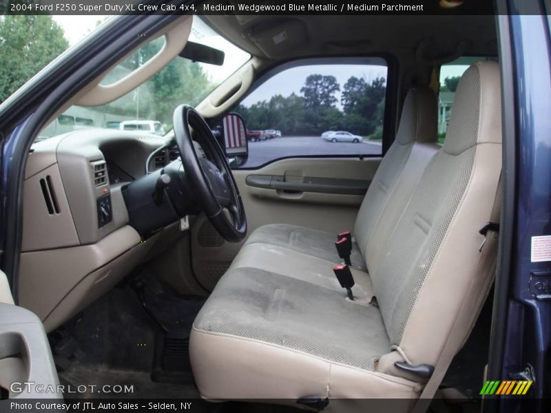 Medium Wedgewood Blue Metallic / Medium Parchment 2004 Ford F250 Super Duty XL Crew Cab 4x4