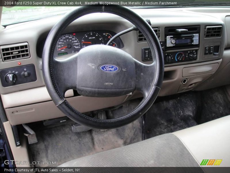Medium Wedgewood Blue Metallic / Medium Parchment 2004 Ford F250 Super Duty XL Crew Cab 4x4