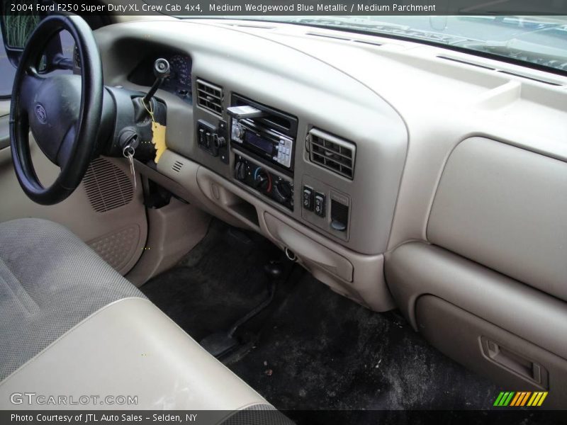 Medium Wedgewood Blue Metallic / Medium Parchment 2004 Ford F250 Super Duty XL Crew Cab 4x4