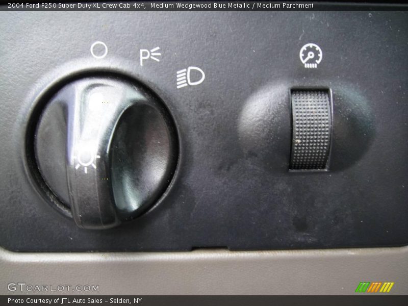 Medium Wedgewood Blue Metallic / Medium Parchment 2004 Ford F250 Super Duty XL Crew Cab 4x4