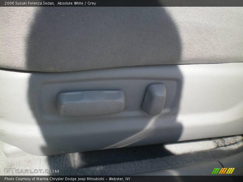 Absolute White / Grey 2006 Suzuki Forenza Sedan